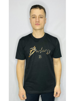Футболка черная с принтом на груди Футболка черная с принтом на груди